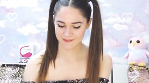 Brunette Babe Penetrate And Pleasure Herself