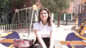 Patricia Colegiala - Busco consuelo, mi novio me ha dejado... ¿Quieres follar conmigo?