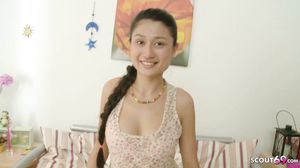 Junge Halb Thai Studentin in Berlin nach der Uni gefick