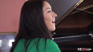 Appealing teens in lesbian threesome