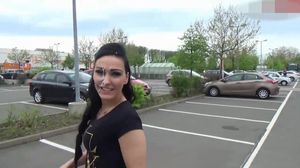 Vampira 89 Extreme Public Facial