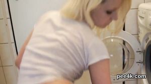 Luscious bombshell gets her juicy slit entire of warm p