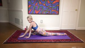 Jessie Saint - Hot Yoga In 4K