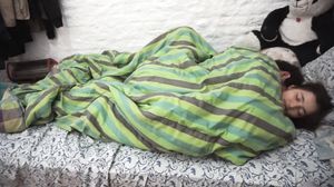 Lena rica - we play under the frazada with my sexy sist