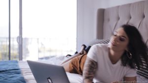 Ivy Lebelle & Evelyn Claire - Shes A Keeper