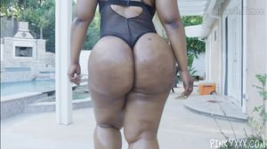 She oFFeRs HeR STRippeR PuSsY FoR CaSh 2 A CusToMeR