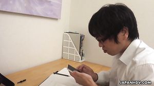 Maki Takei - Gorgeous Maki Takei Has A Father-Son Threesome