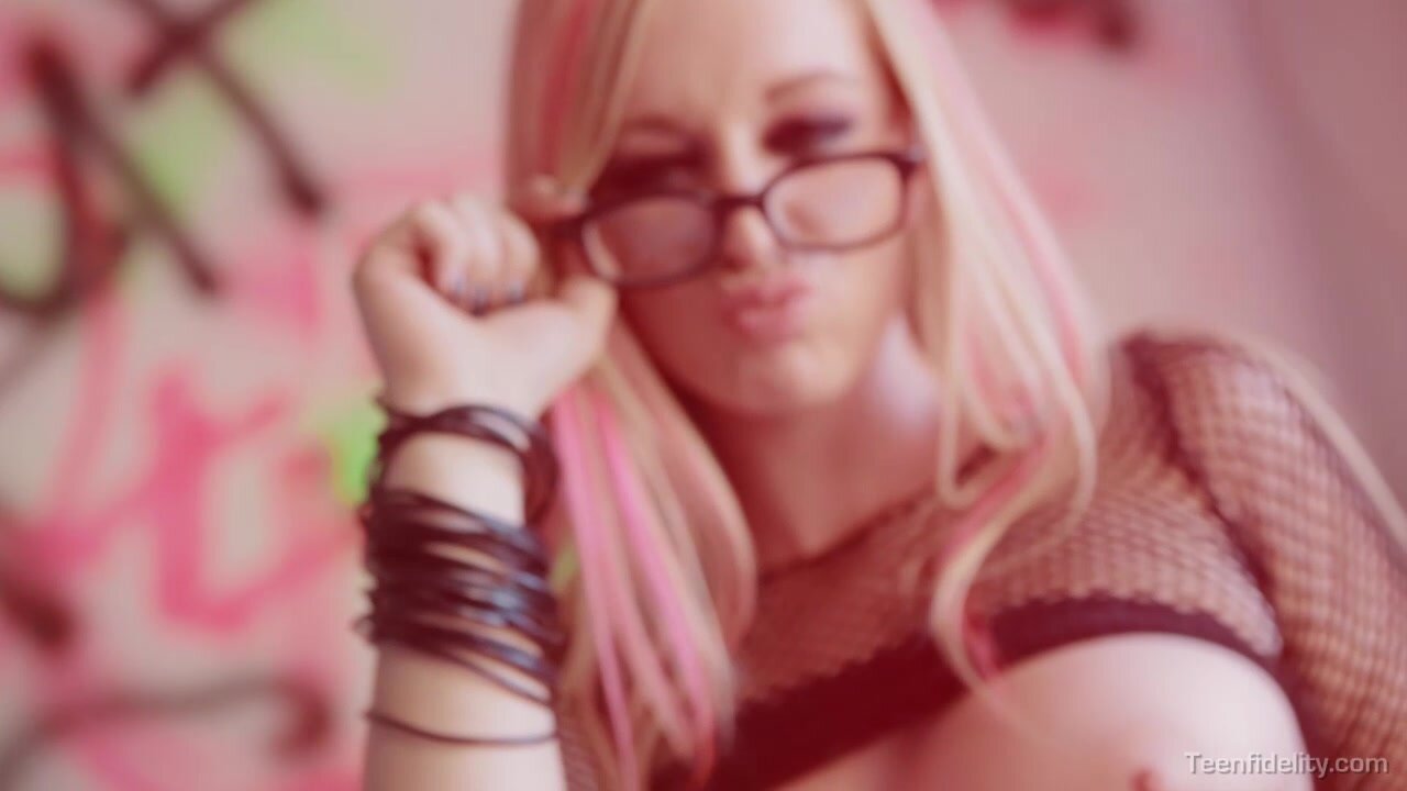 Avril Vagine - Pop punk pussy