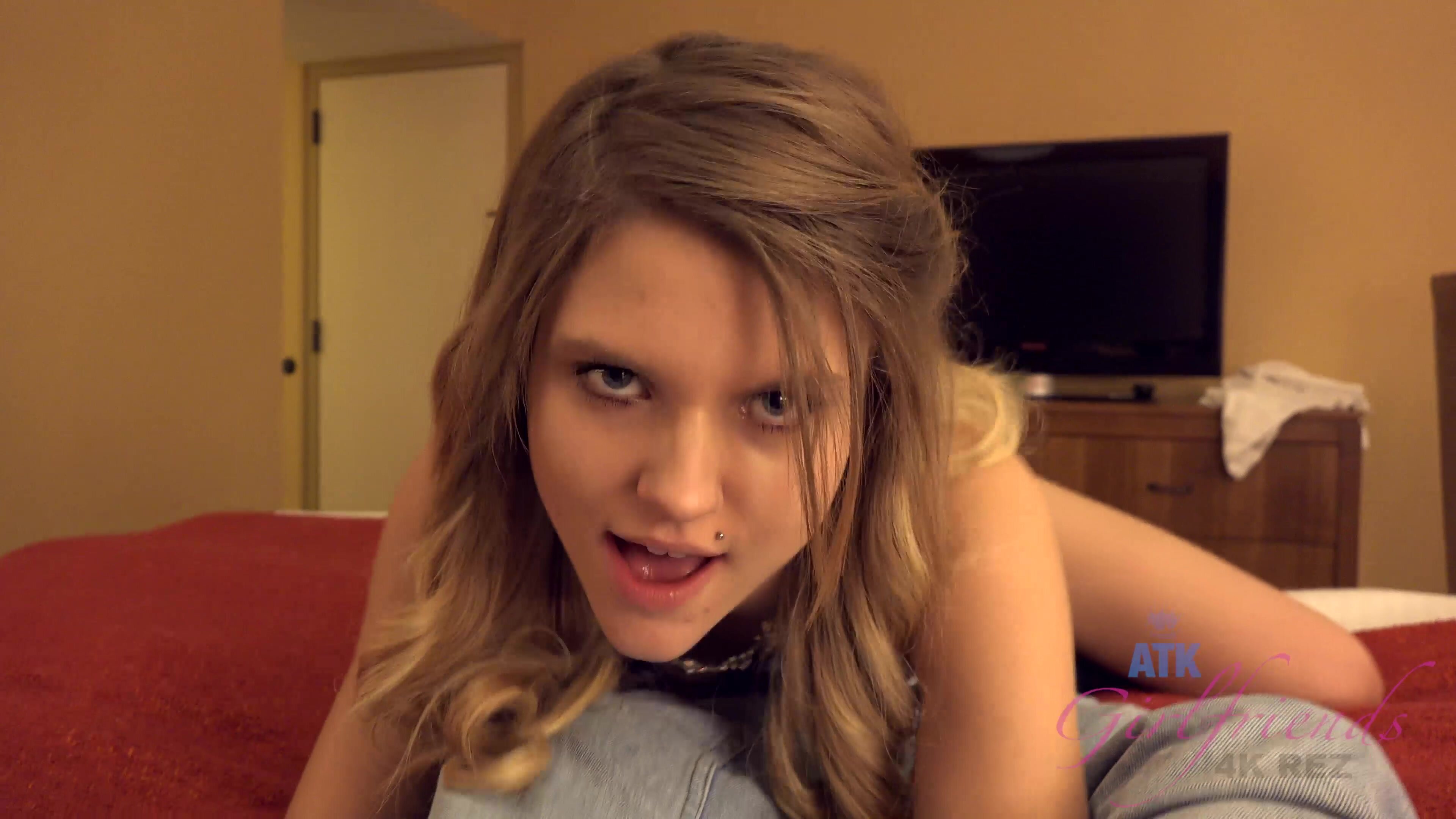Scarlett Fever - You get to creampie a giantess after your dinner date