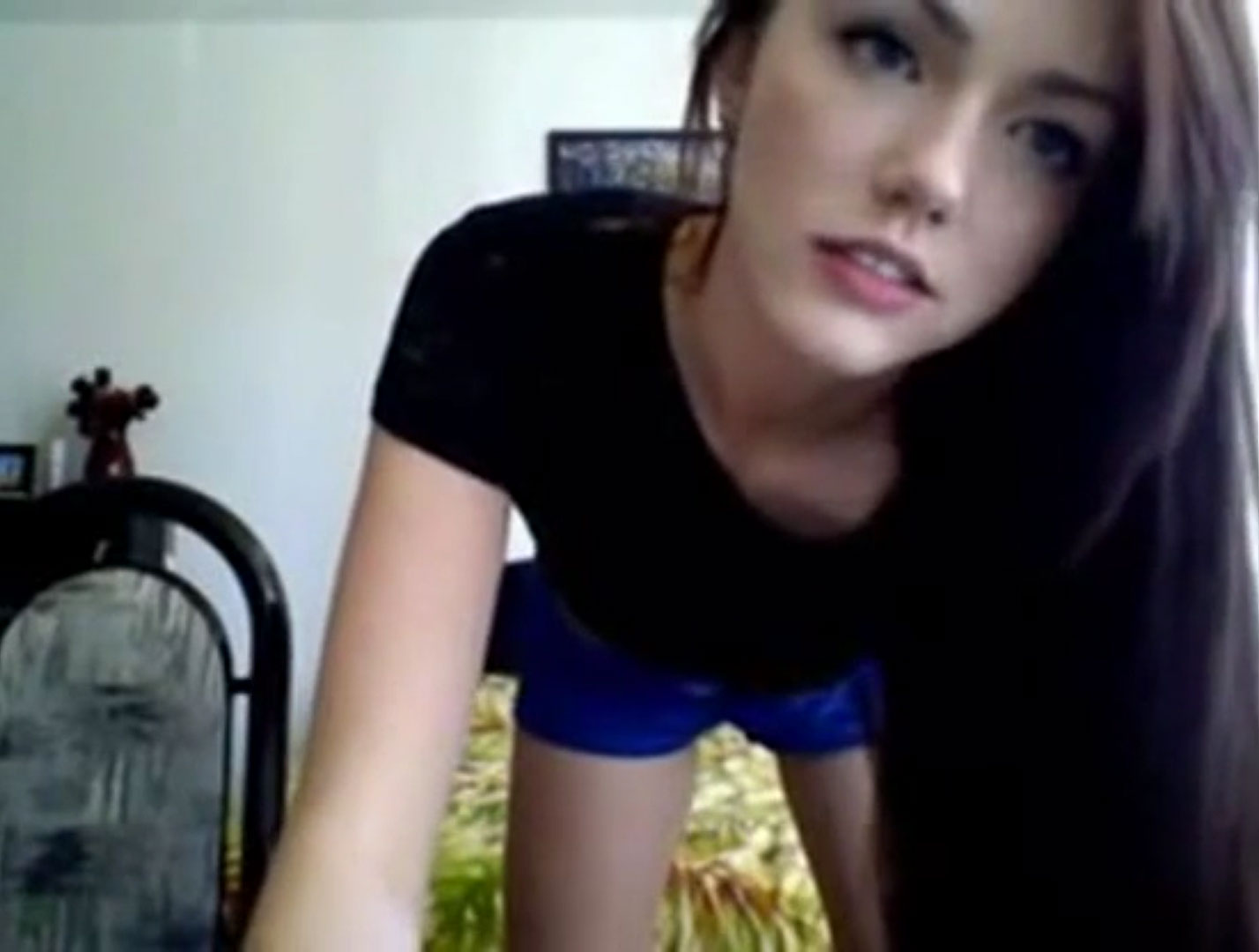 Teen Girl Streaming Her Rubbing Her Tight Pussy