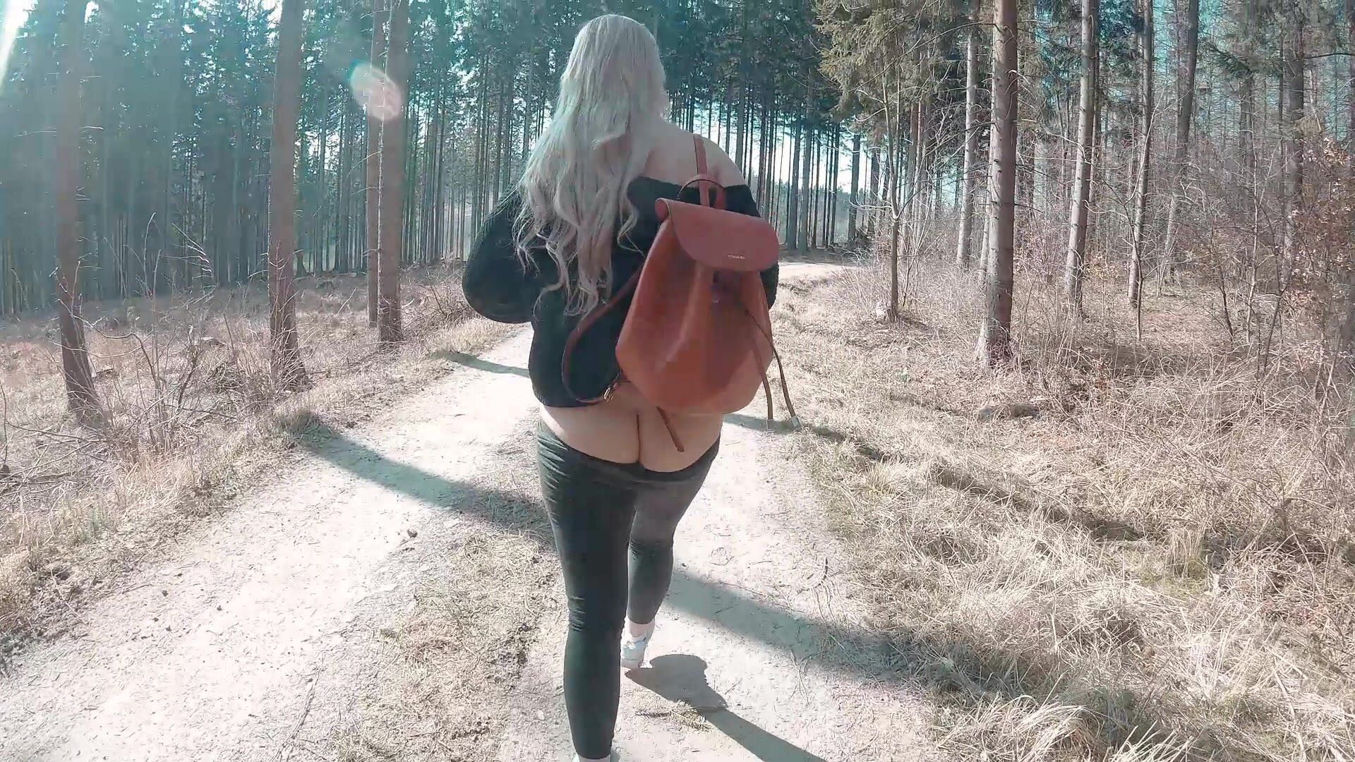 Hot MILF Wandering and Get Fucked In The Wild