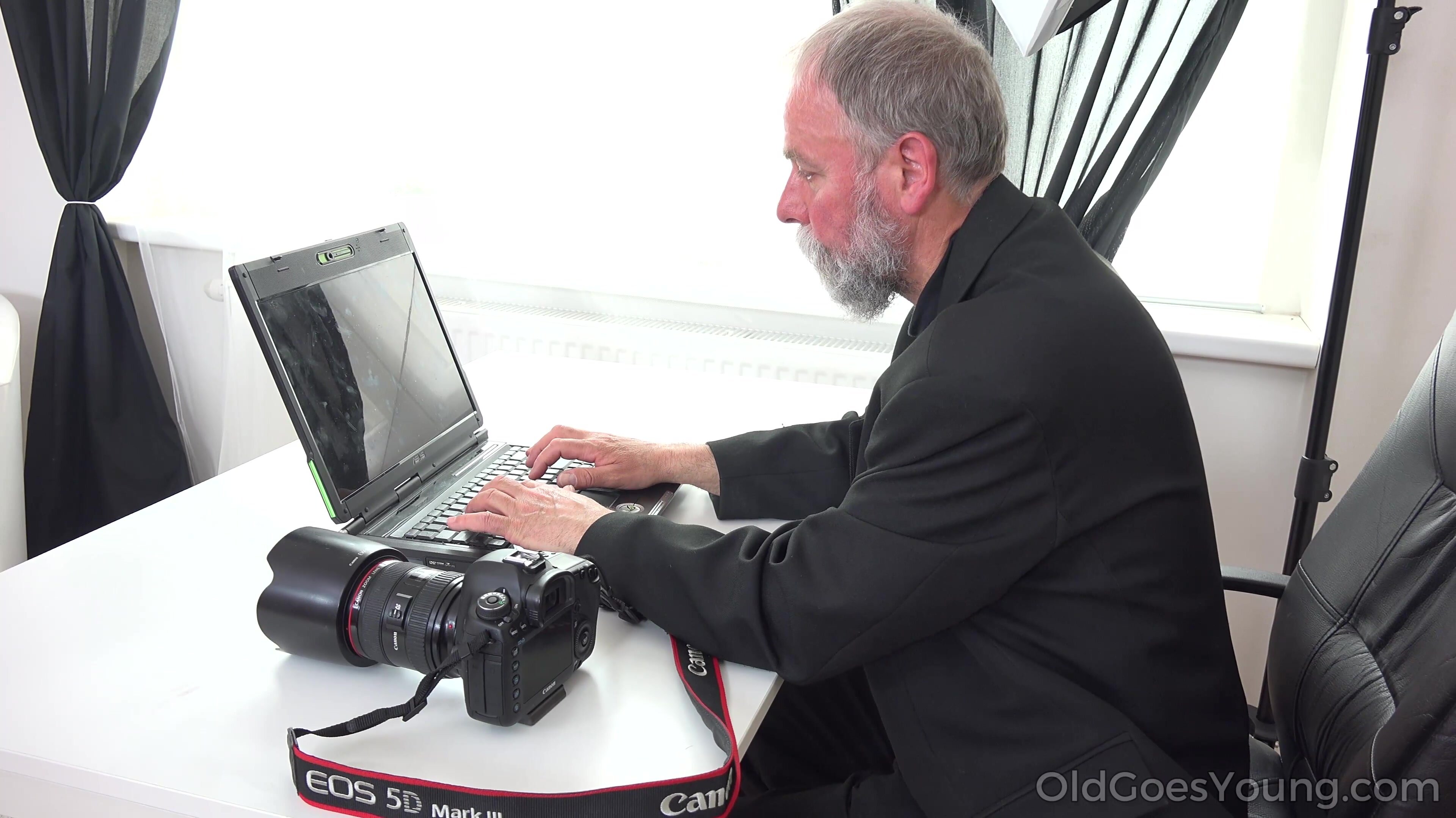 OldGoesYoung - FoxyFox