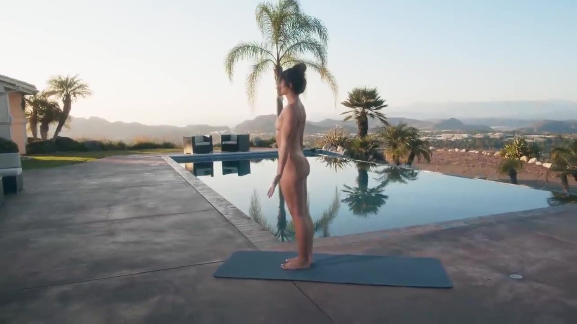 Nikki - True naked yoga