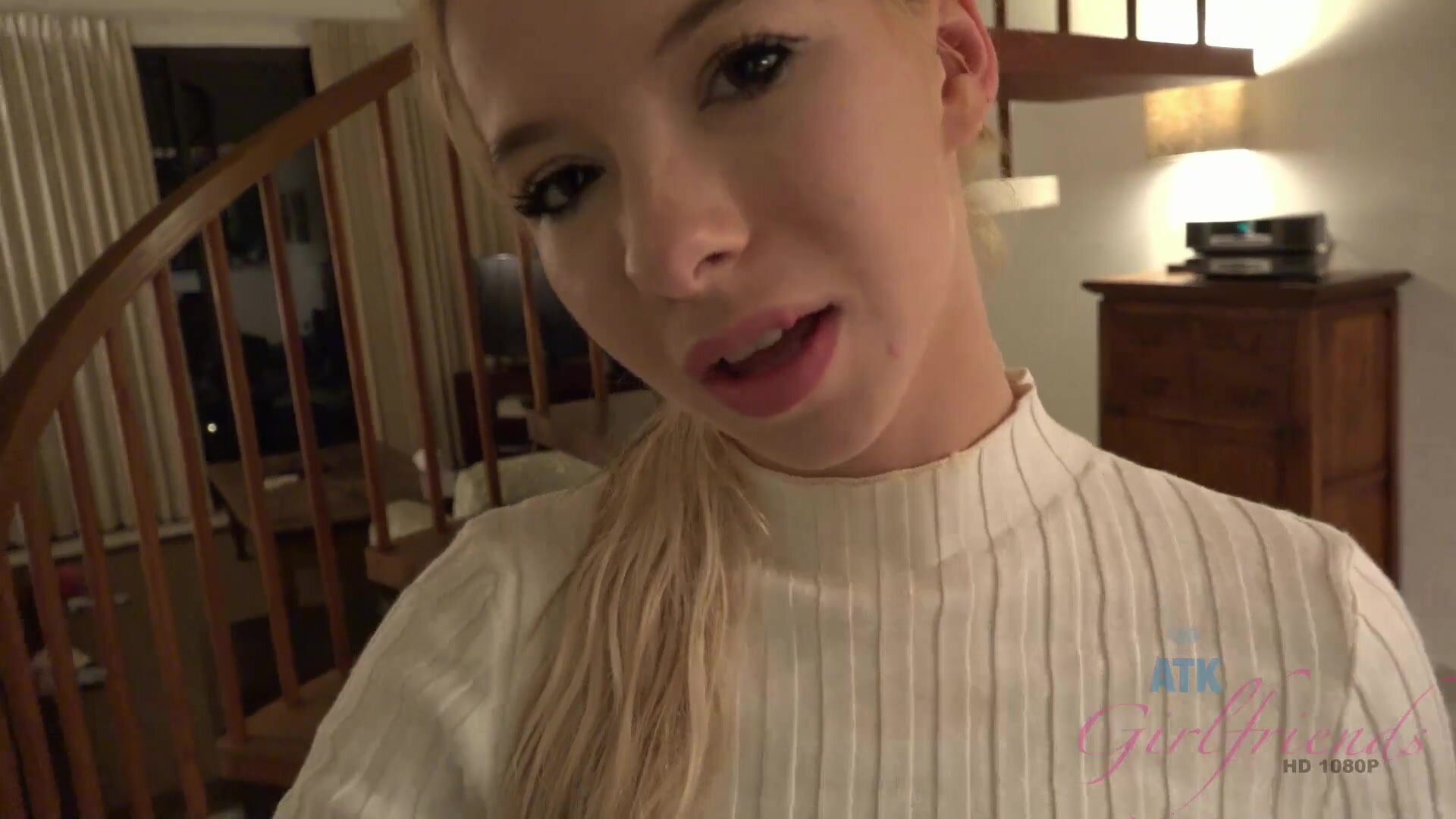 Kenzie Reeves - Kenzie Wants You Alone In Your Room