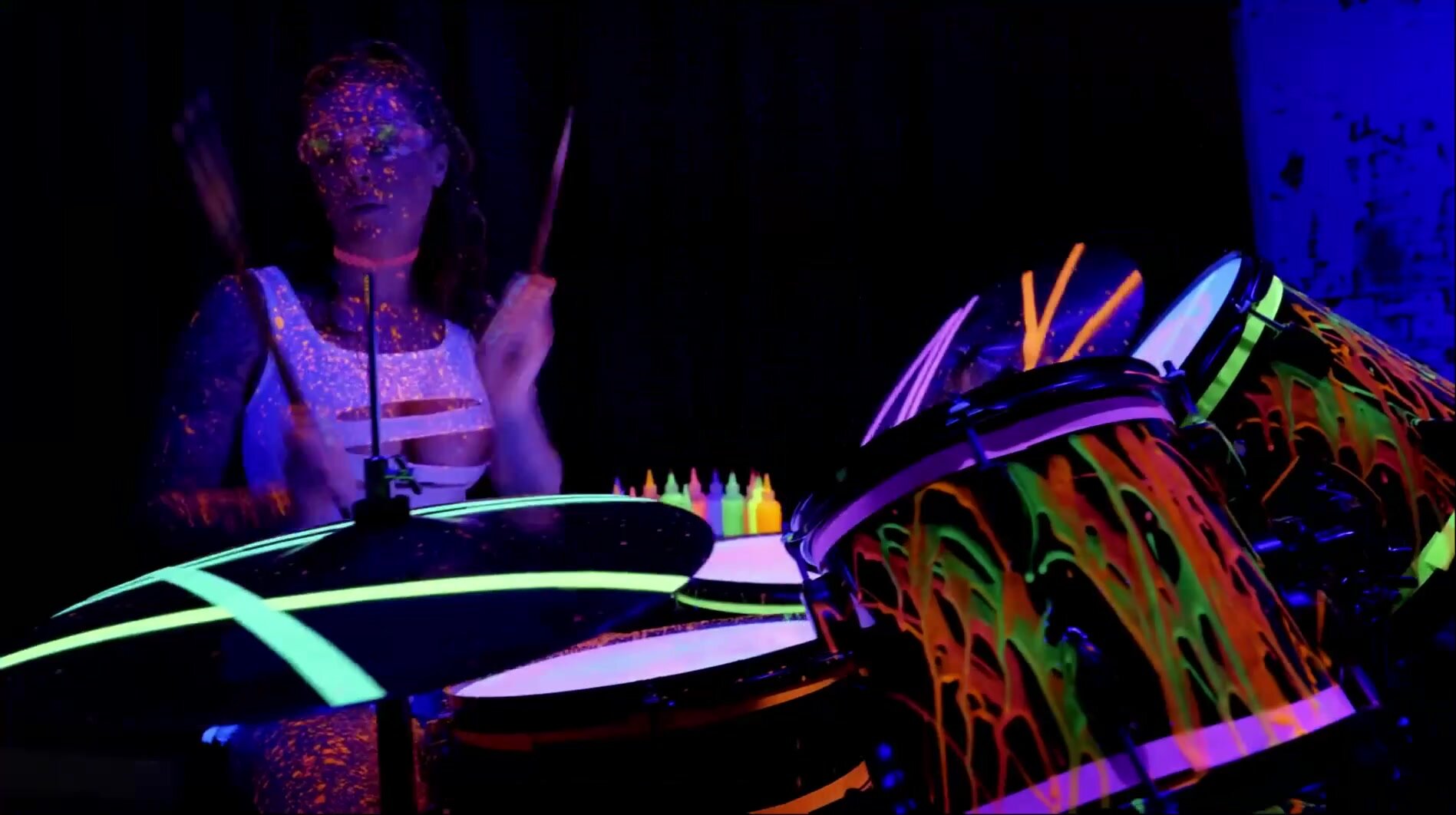 Felicity Feline - Bang The drummer