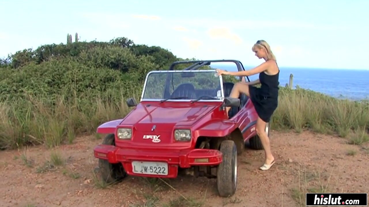 Tarra White gets horny for anal on a dune buggy tour!