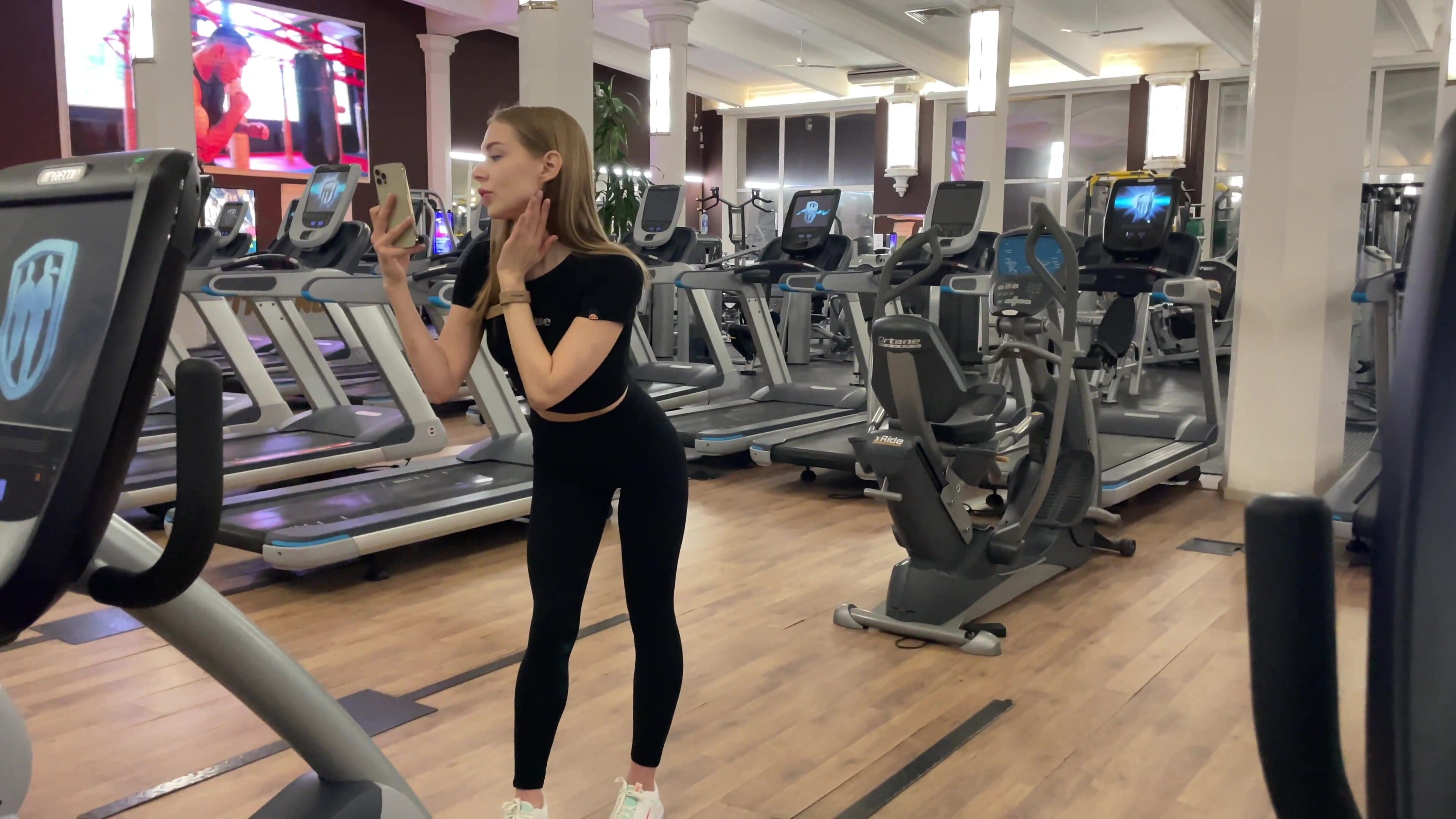 CaliforniaBabe - Quick Fuck In The Gym. Risky Public Se