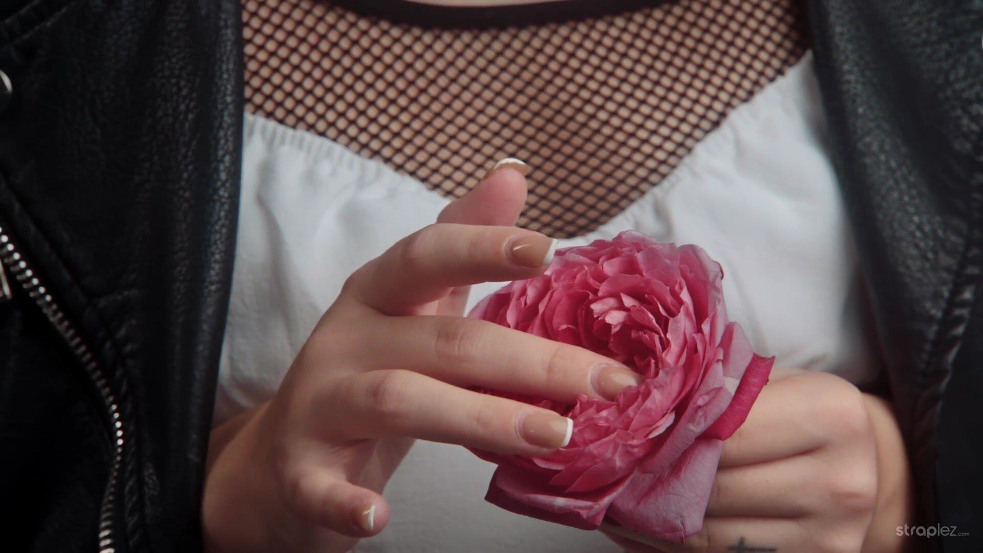 StrapLez - Rika Fane And Katy Rose In Bloom