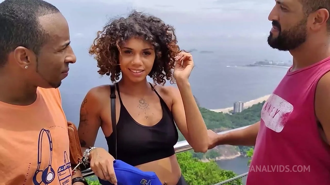 MAMBO Tour 4 : Mih Ninfetinha gets wild at the Rios Sugarloaf Mountain  then fucks 3 guys (DP, anal, public nudity, 3on1, no make-up, ATM, porn-Vlog)  OB158