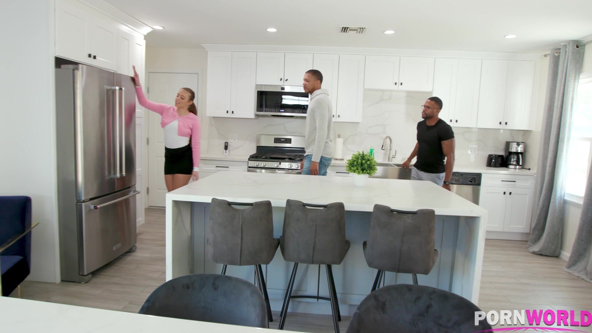 Gia Derza - Slutty Real Estate Agent Sells the Home wit