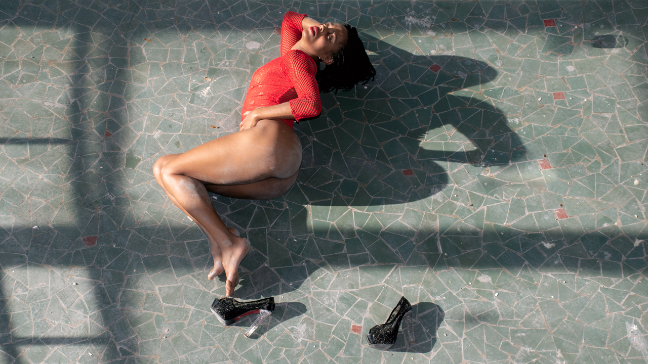 Amedee Zire - Zowale Nude On The Floor