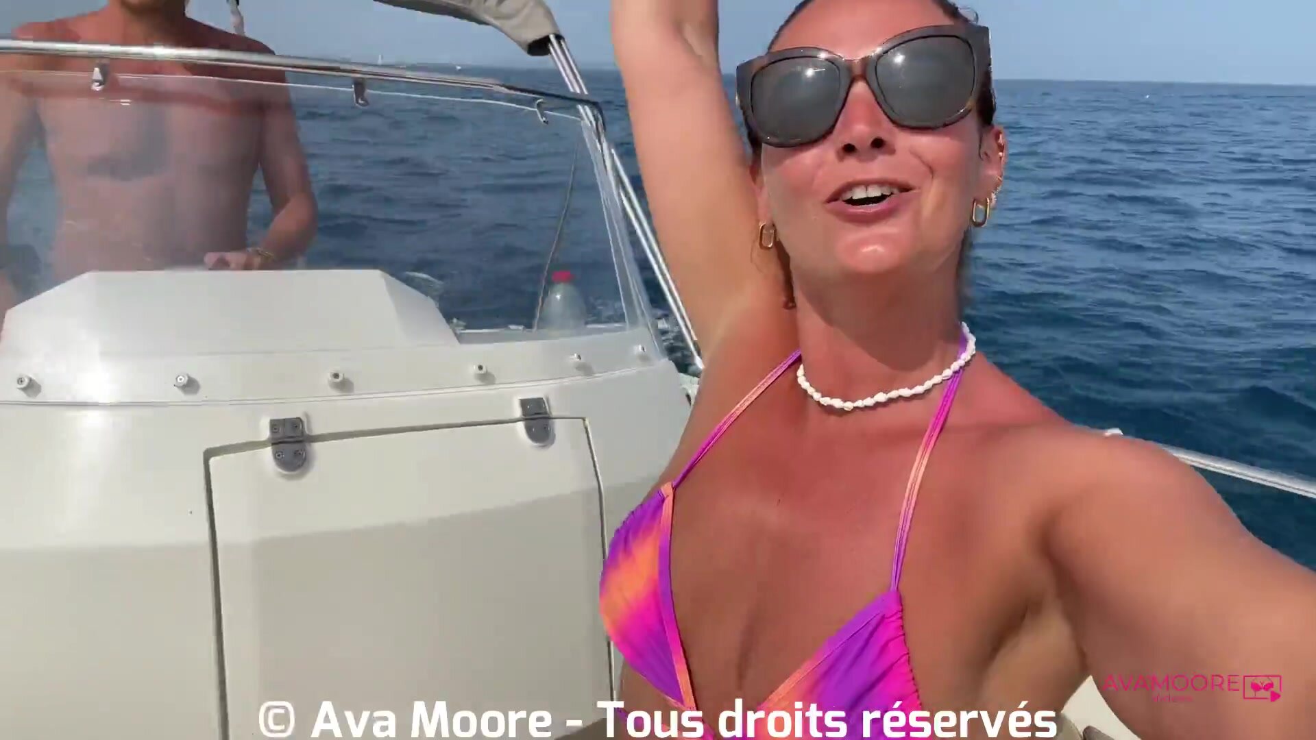 Ava Moore - Baise risquee en mer sur un bateau FRENCH