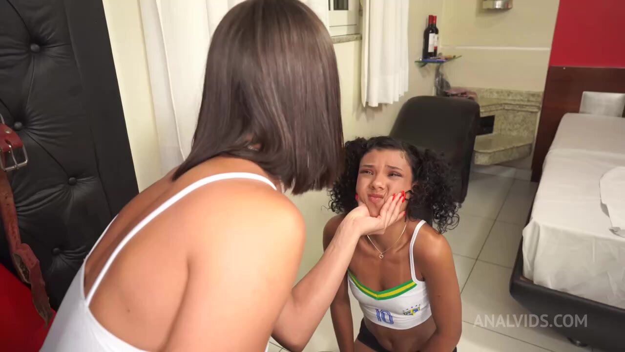 DP Debora Andrade - Cute Brazilian cheats and gets fuck