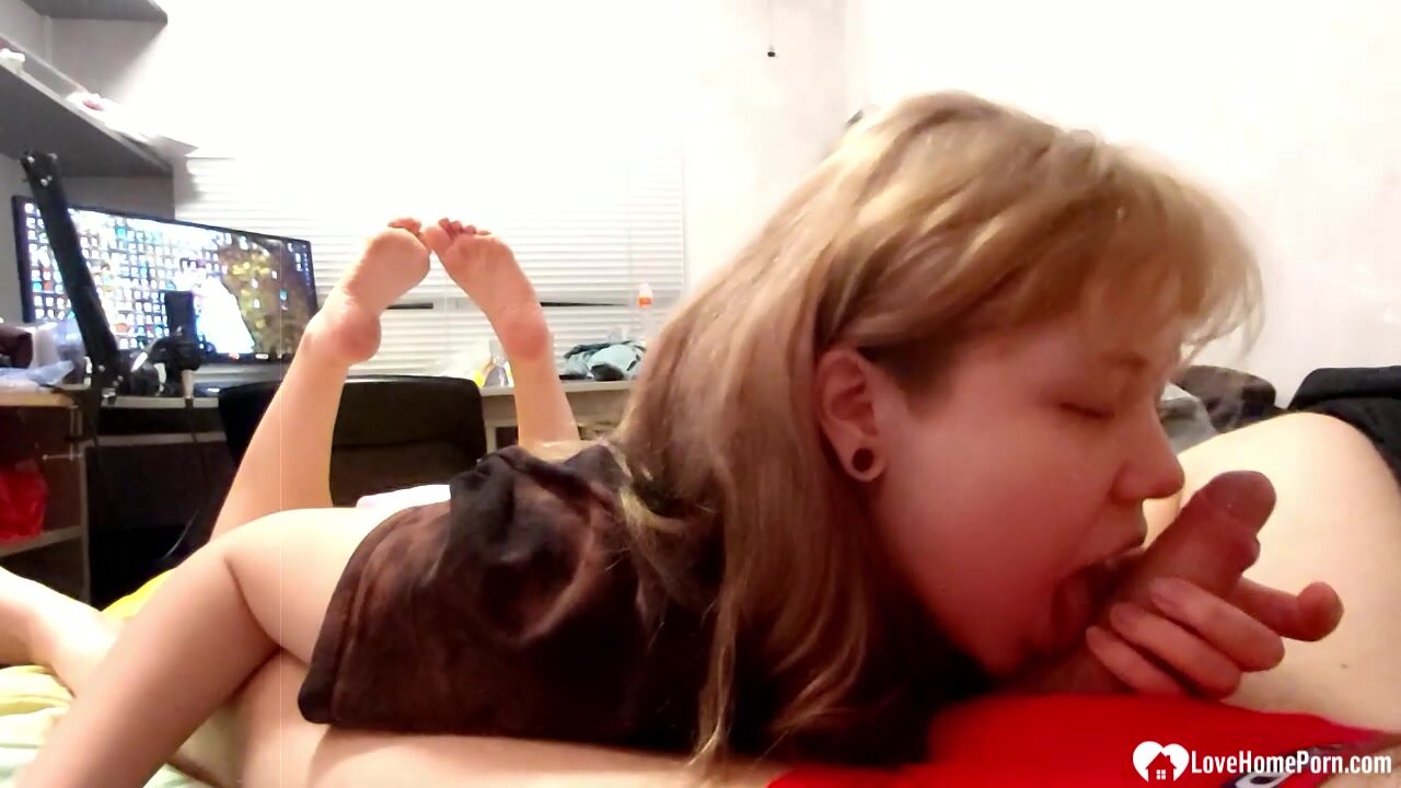 Teen babe displays her amazing dick sucking skills