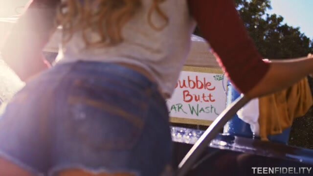 Sophia Leone - Bubble Butt Carwash 4