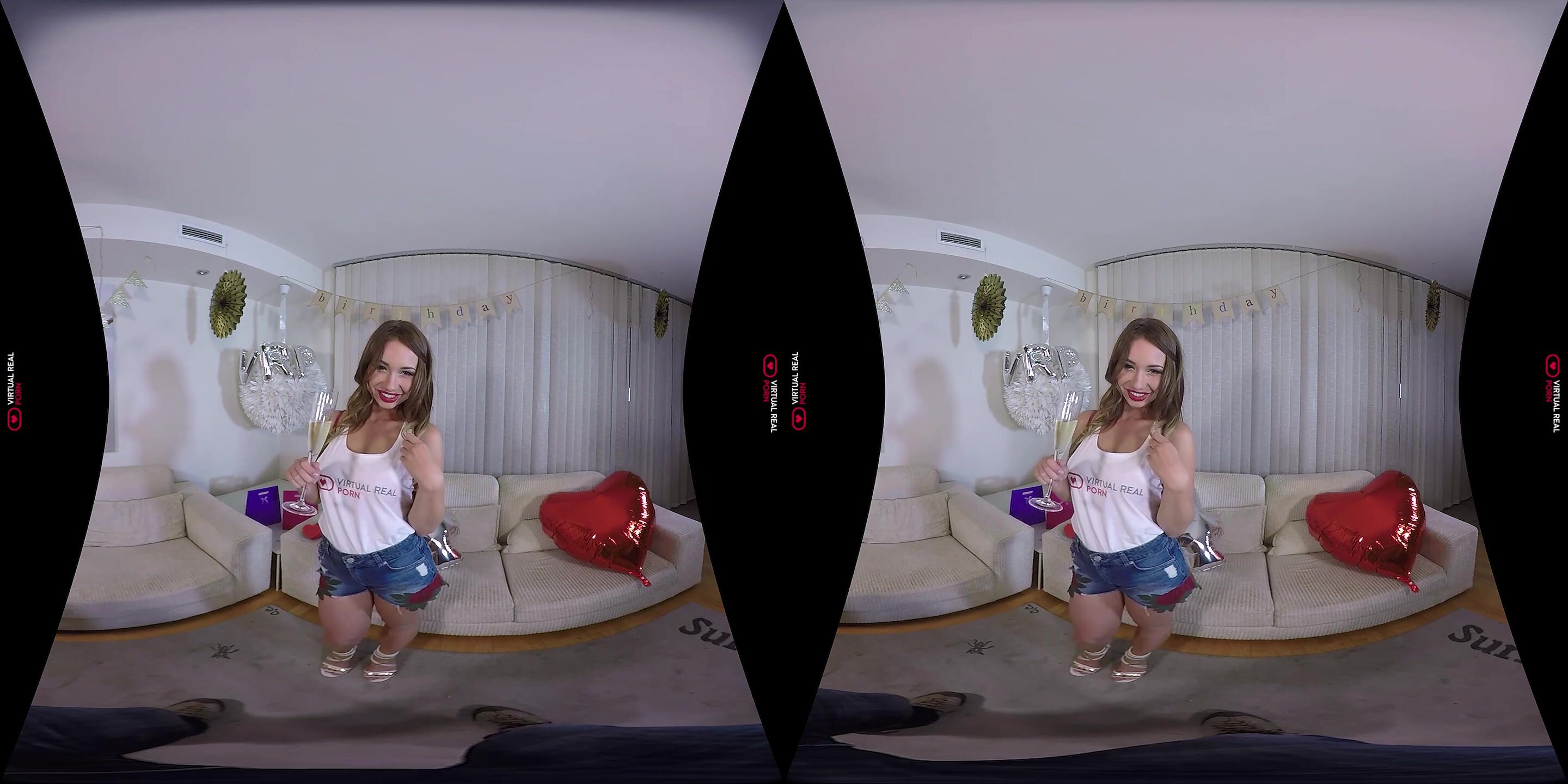 Taylor Sands Celebrates VR