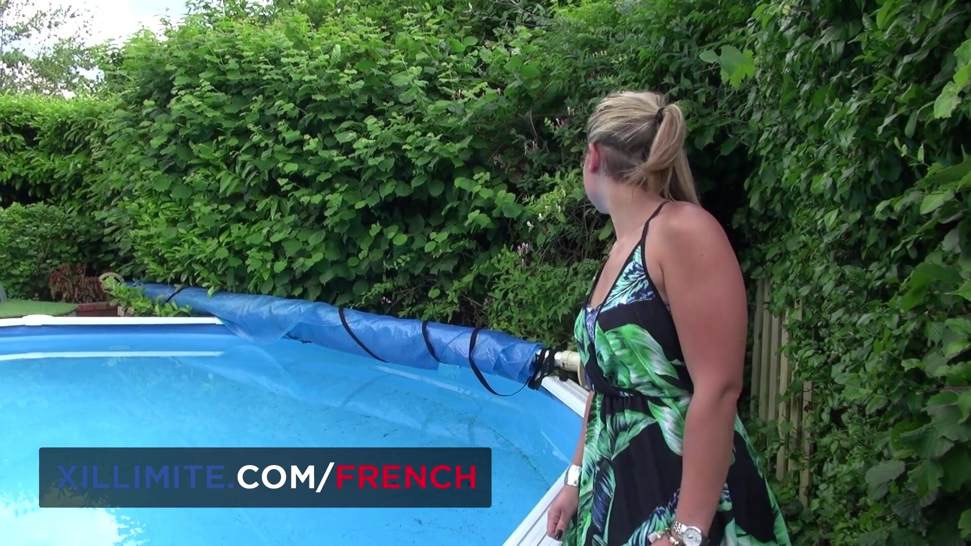 French Girls At Work - Anal sex around the pool