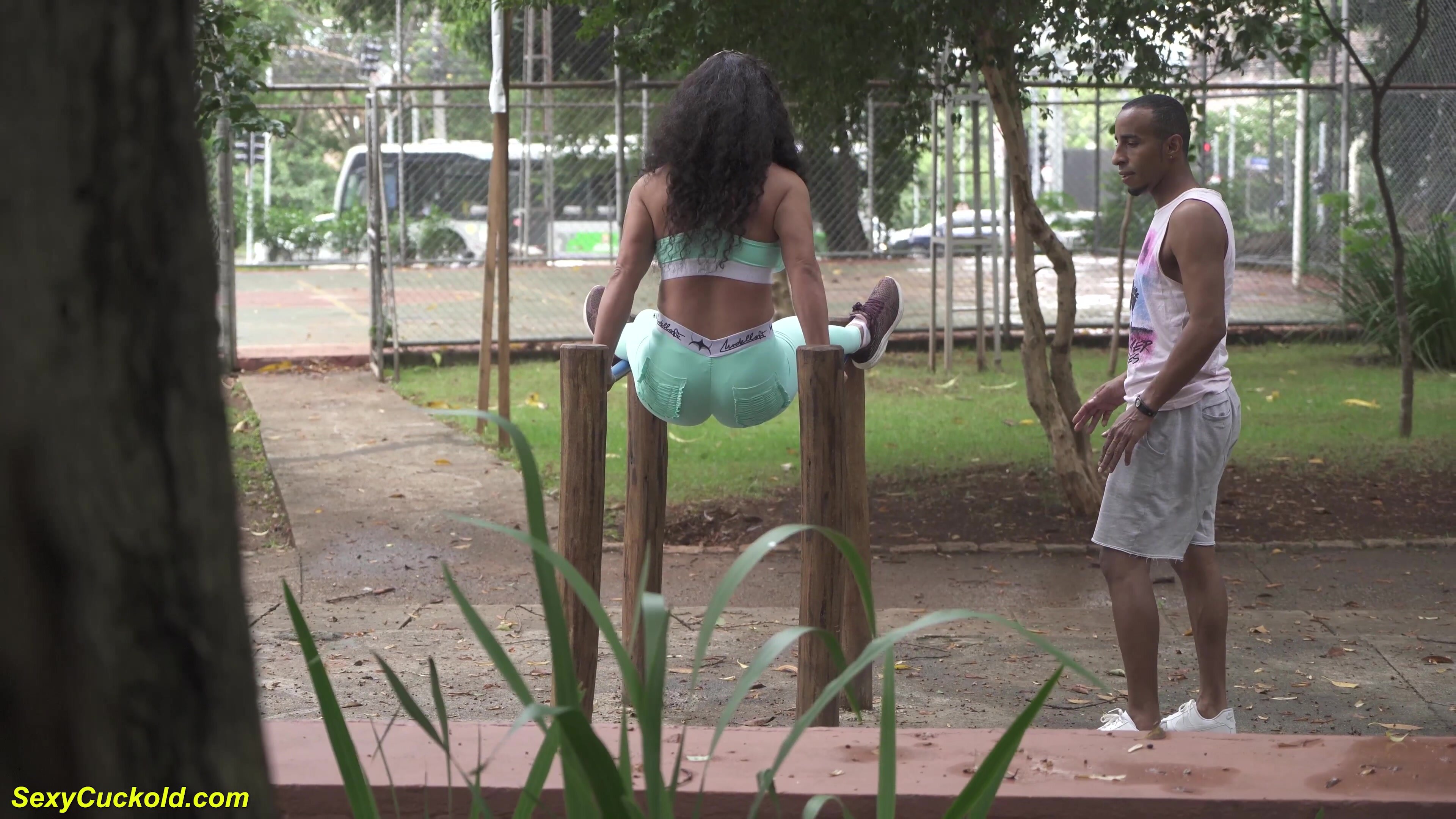 Sexy Cuckold - Brazilian muscle mom ass gets destroyed