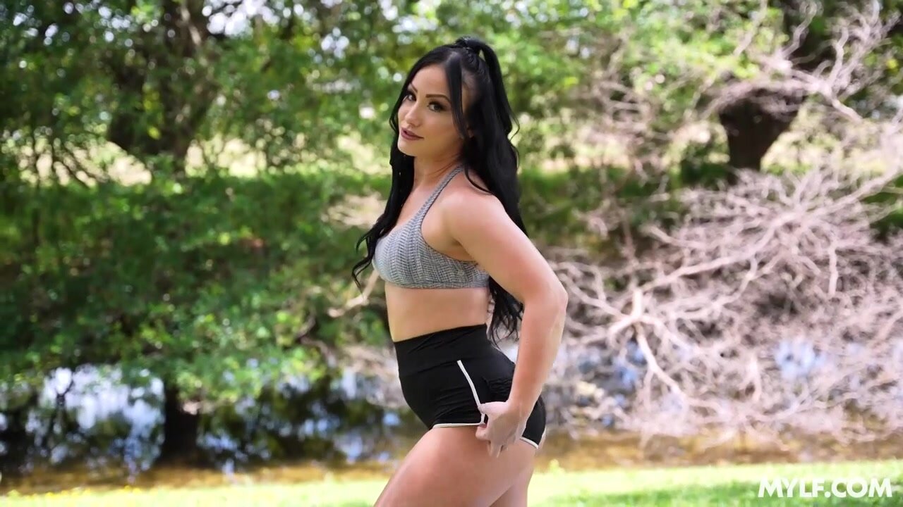 Jennifer White - She Works Her Ass Off in HD