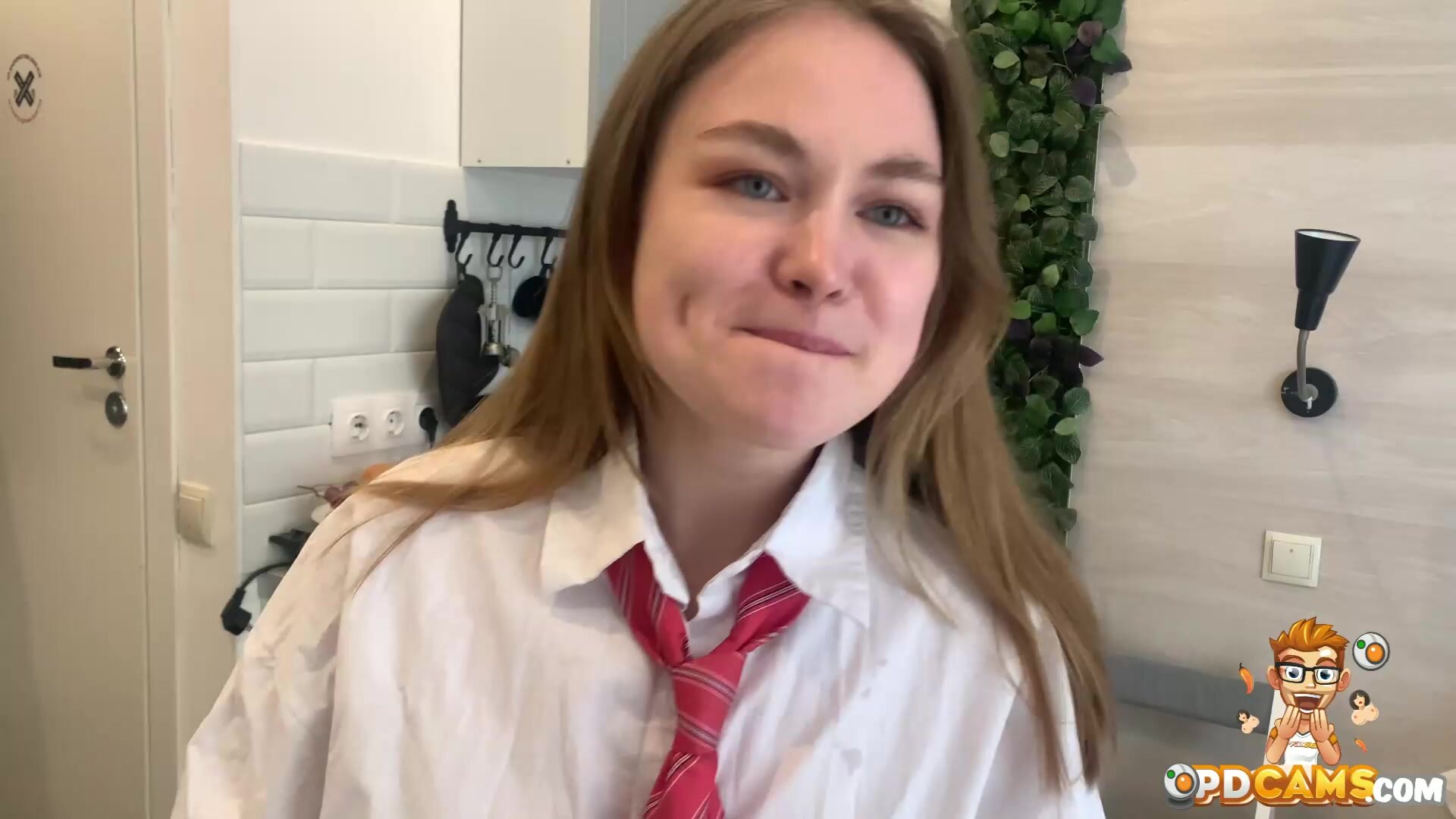 Beauty webcam girl masturbate in the kitchen