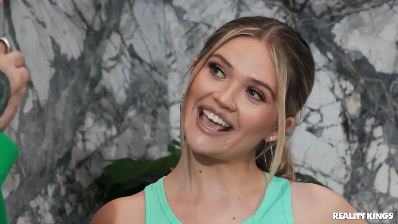 Angie Faith - Big Naturals Kitchen Cheater [HD Porn]...