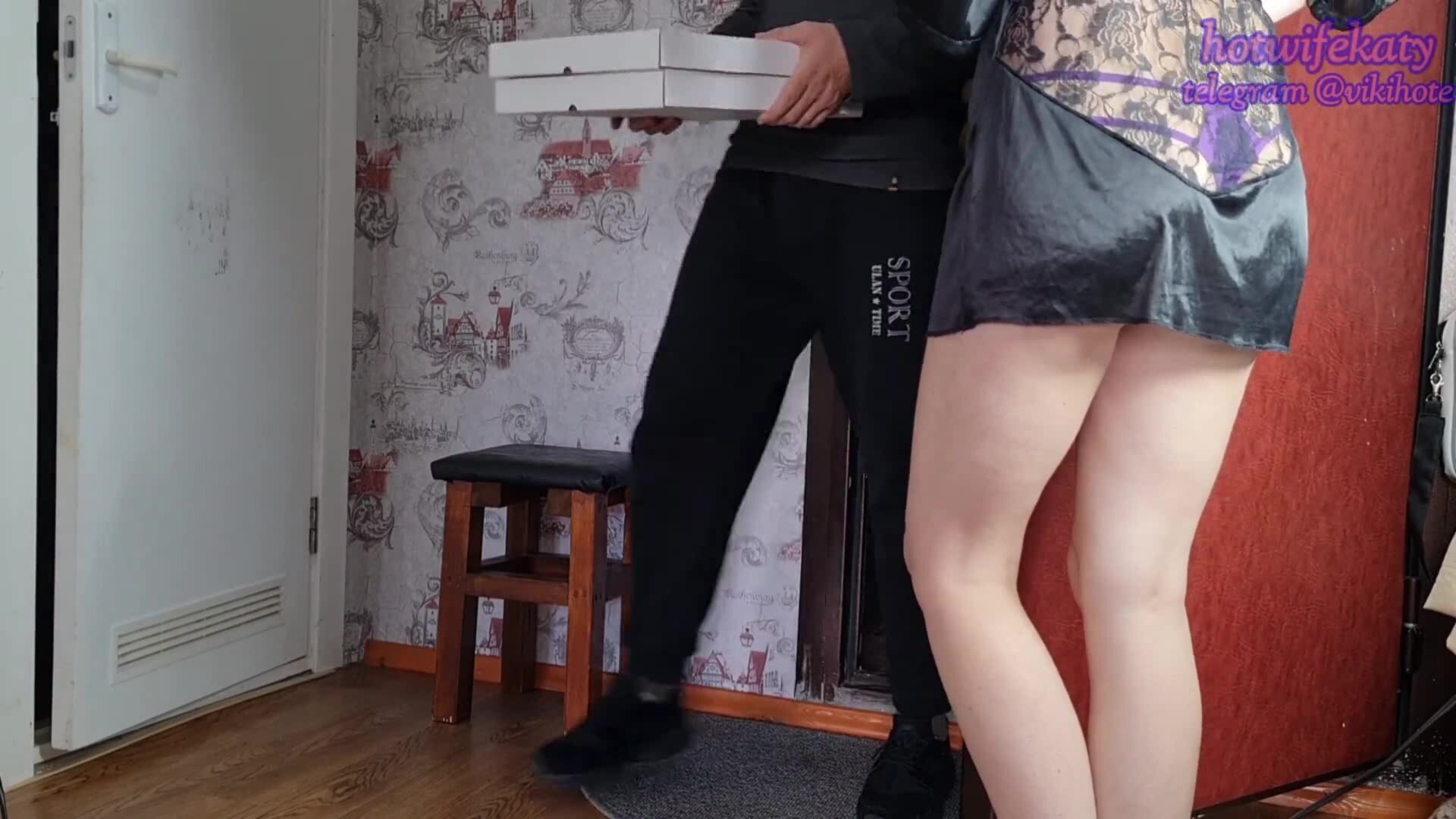 HotWifeKaty - Hot Wife Seduced the Courier