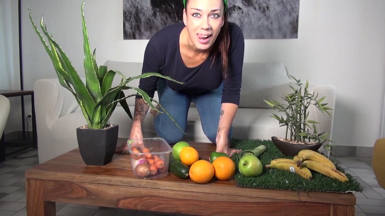 Adeline Lafouine - Playing With Fruits And Squirting