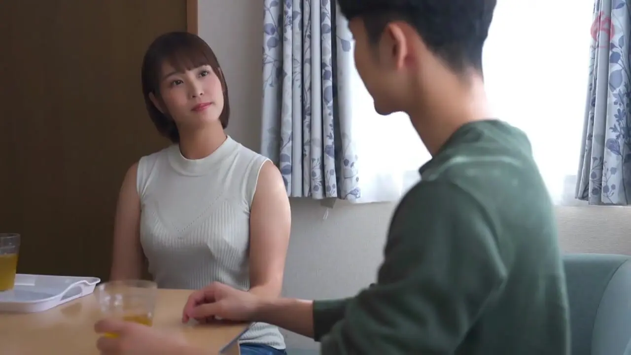 HEZ-657 A Big-breasted Mama-chari Mother Is Having A Romantic Affair With A  College Student Part-time Instructor At Her Sons Cram School.