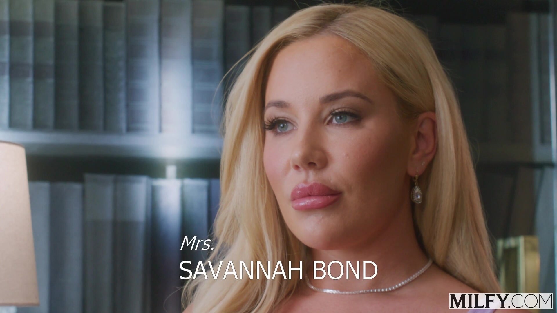 Savannah Bond - Anal Hungry Curvy Milf Savannah Seduces New Groom