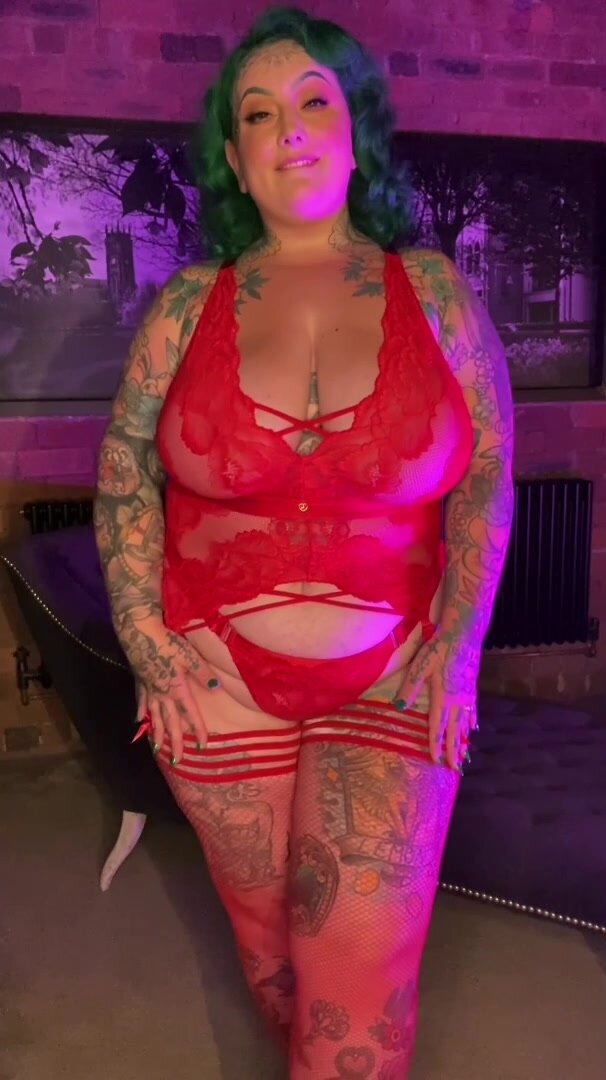 Galda Lou - INTIMATE RED SUSPENDERS - Galda Lou big tits close up (nothingbutcurves)