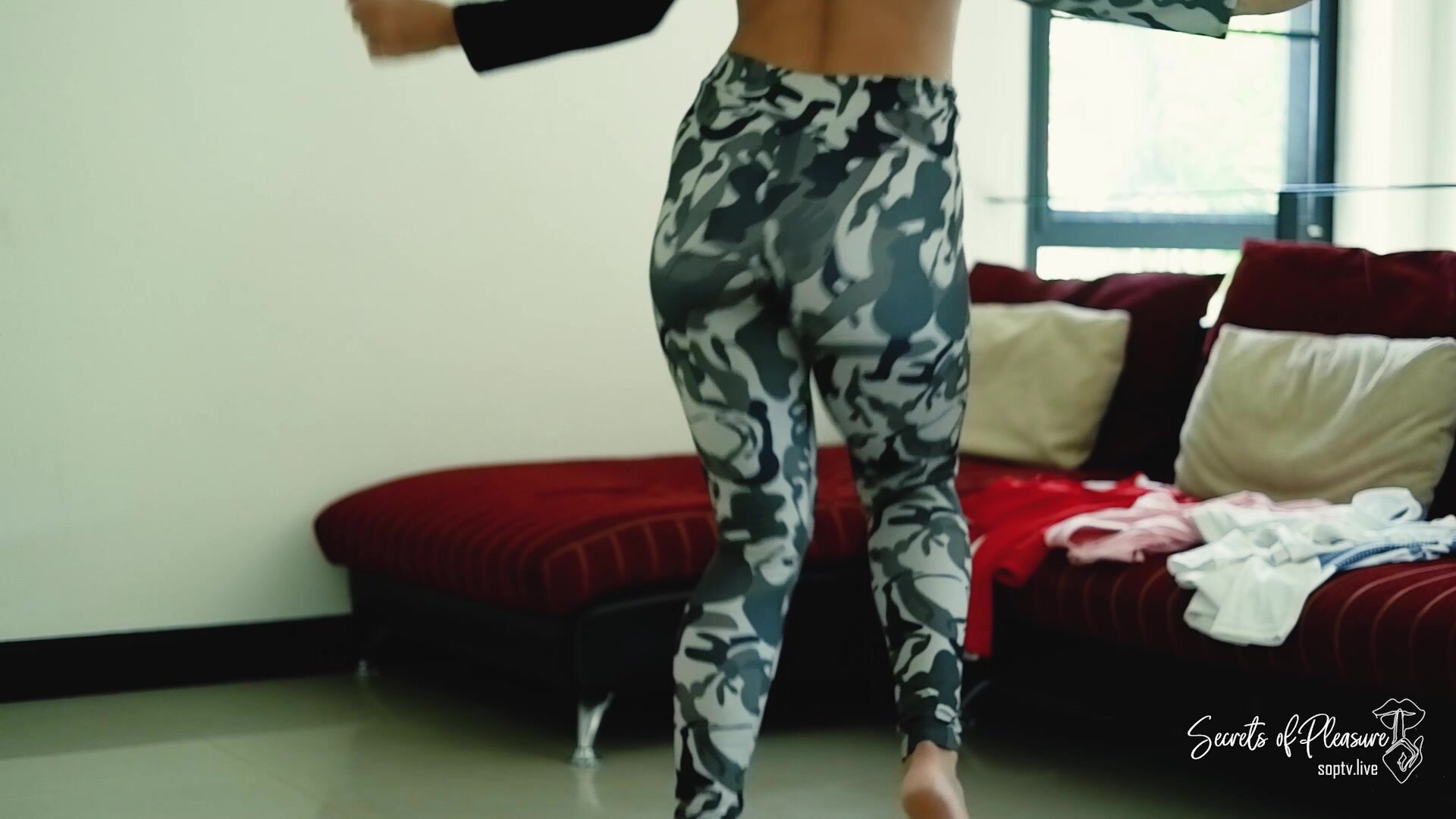 Molly Sweet - Yoga Pants And Leggings Tease 4k