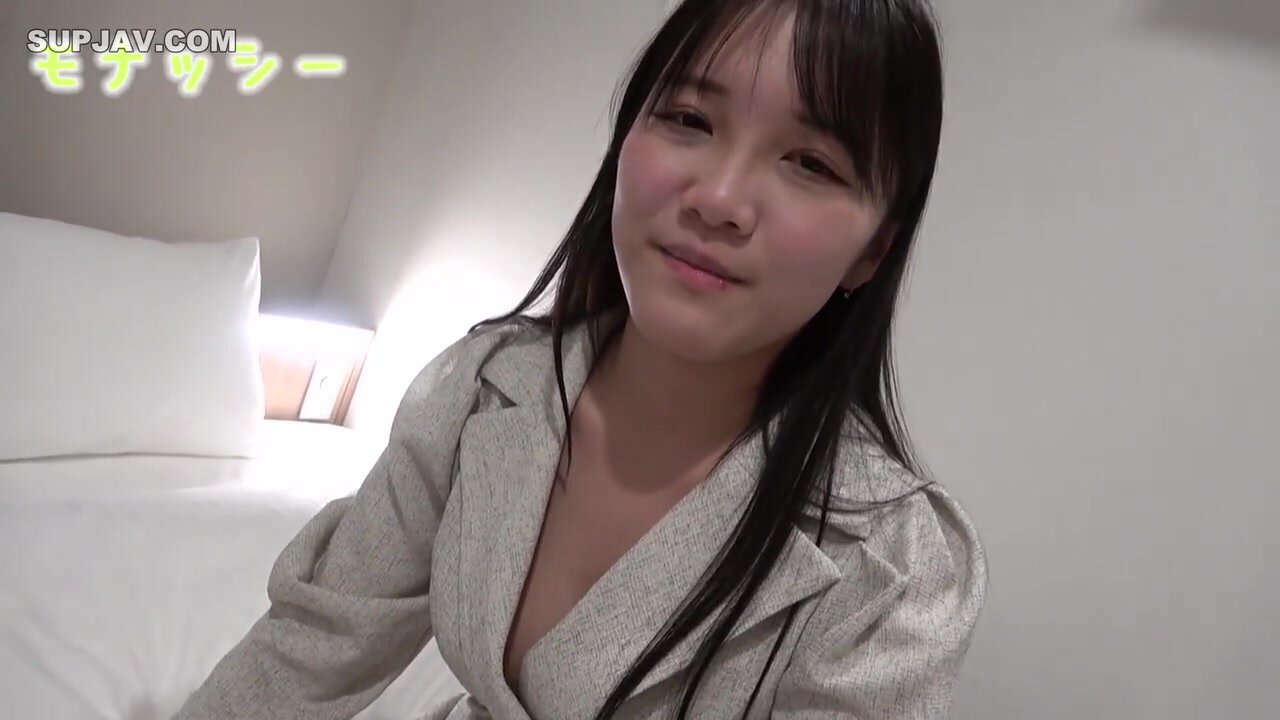 Pajamas de Ojamama ♥ Shinmi (18) ♥ Mature looking, white F-cup beautiful tits are squirming ♥ Realistic reaction of beautiful amateur girls ♥ So cute I almost came right away ♥