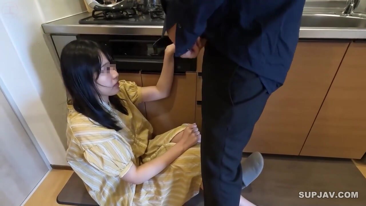 Apartment complex wife in arrears repays the loan by forcibly cumming in a threadbare but disgusting fatty