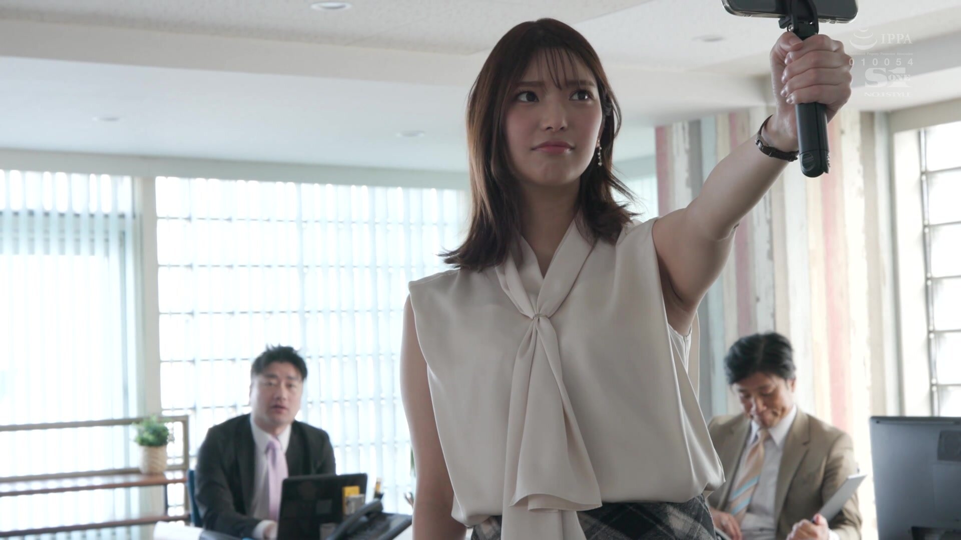 SONE-333 A cheeky office lady is alone with her sexually harassed middle-aged boss at a hotel on a business trip - I always thought it was disgusting, but I fell into more mellow pleasure than my boyfriend to an unequaled Ji ● Po that does not wither unti