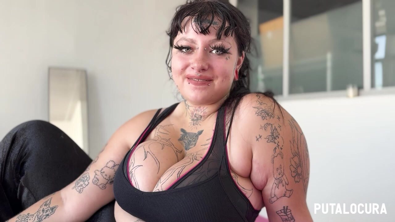 Deedee - The huge busty tattooed girl