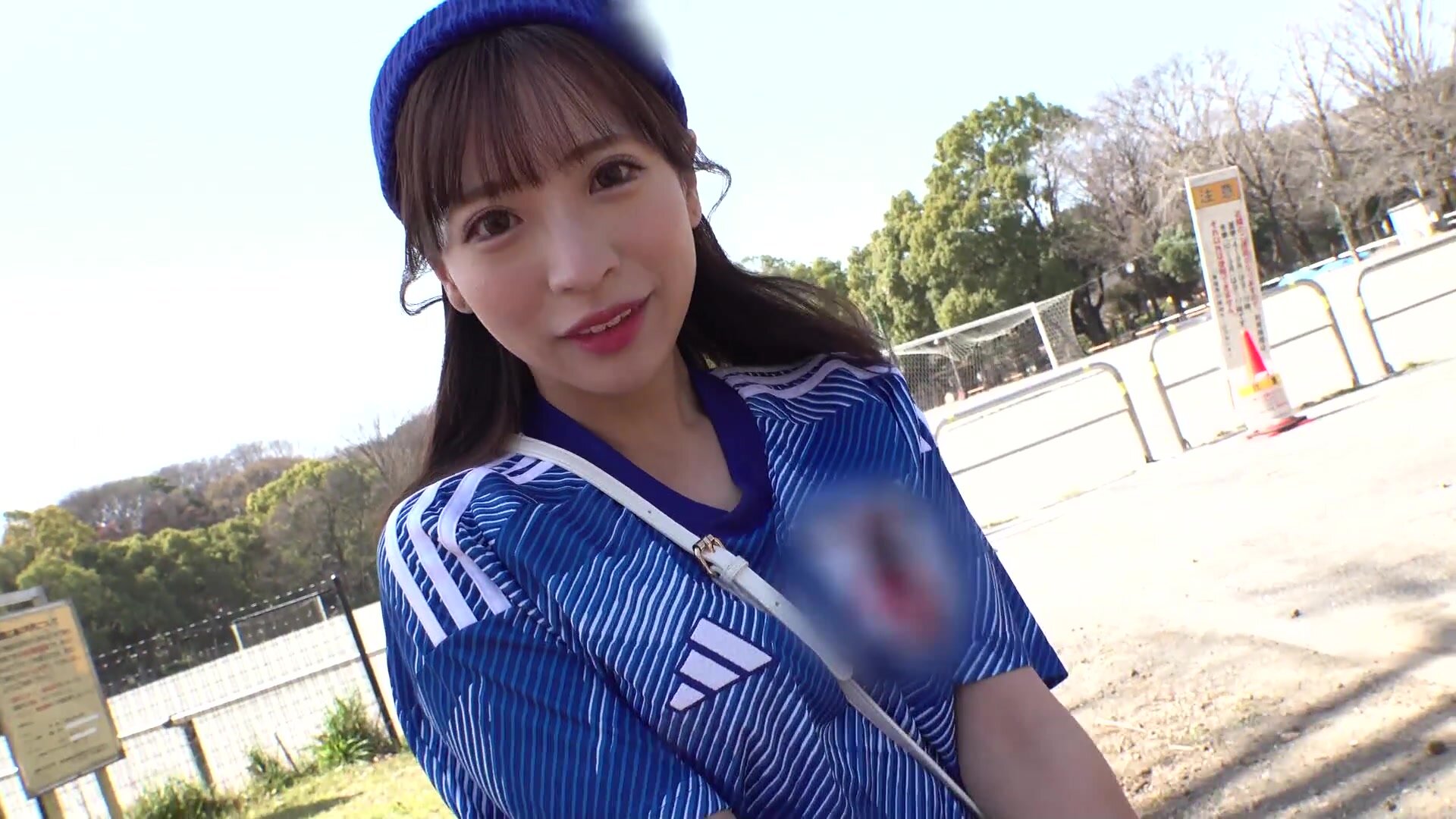 SKMJ-557 A hot topic on SNS! A mysterious female supporter who is too cute and led the Japan national soccer team who was overtaken by the TV broadcast of the international match to the qualifiers appeared in AV AYA