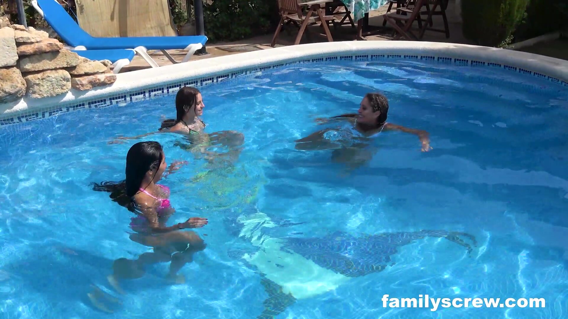 Spanish stepfamily pool party part 1