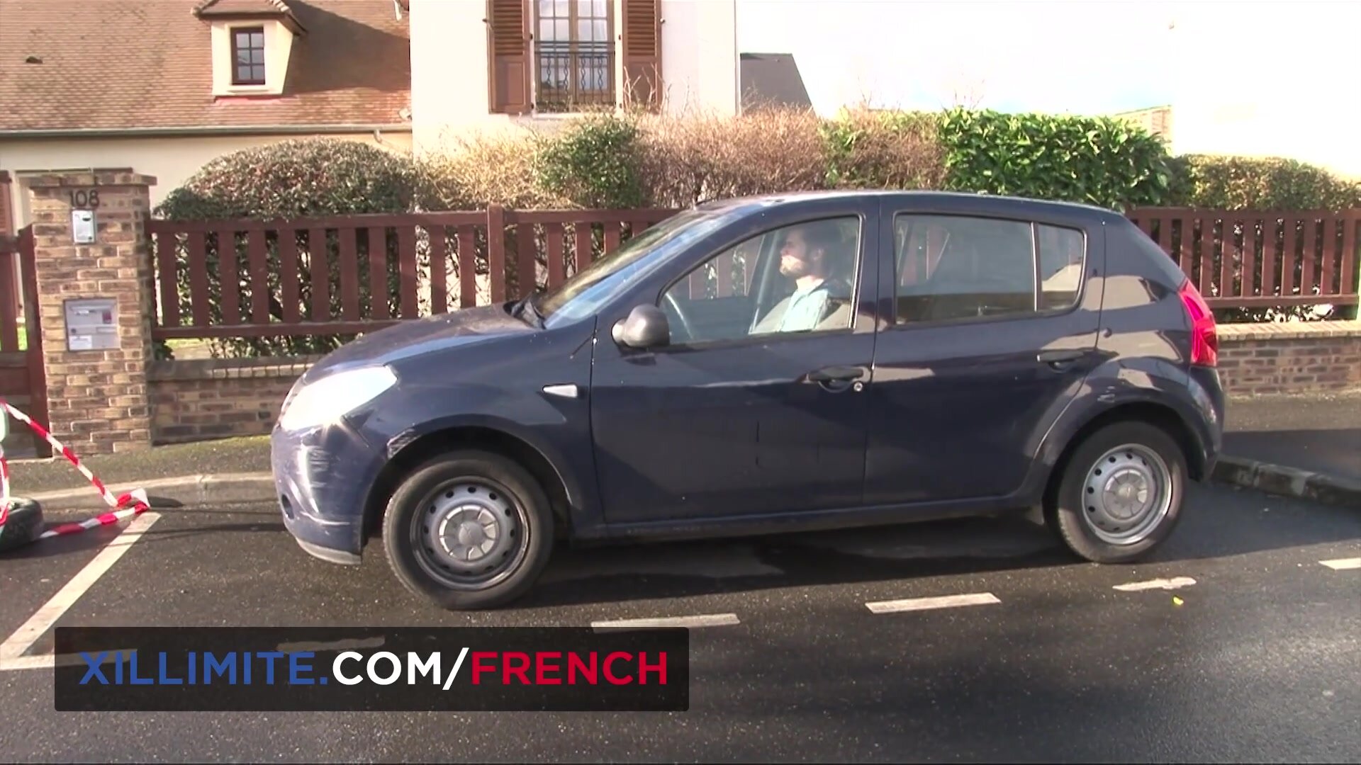 French Girls At Work - The young brunette lets herself be sodomized by the mechanic