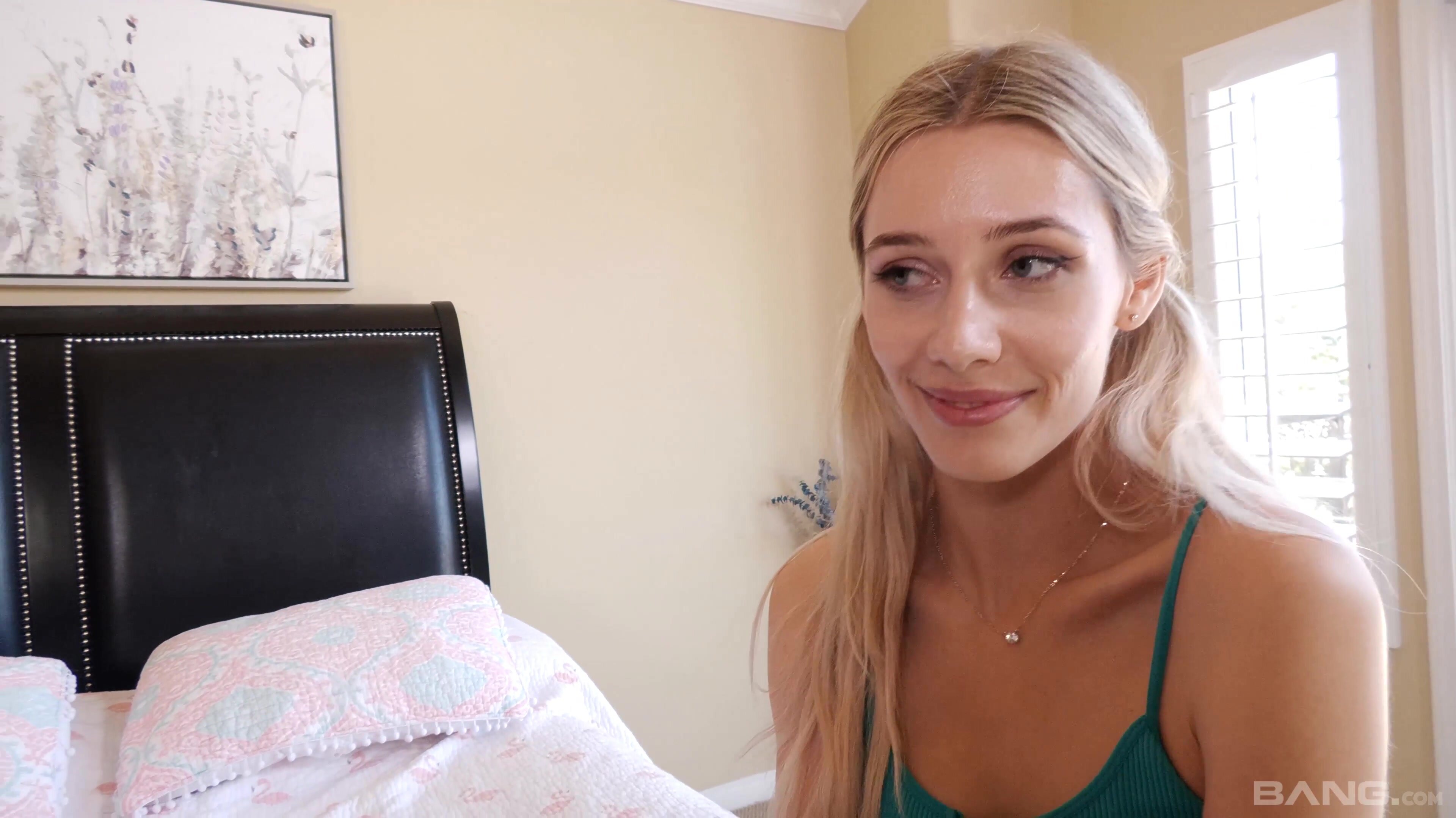 Emily Jade laps up all her stepdaddys cum like a good little slut in 4K