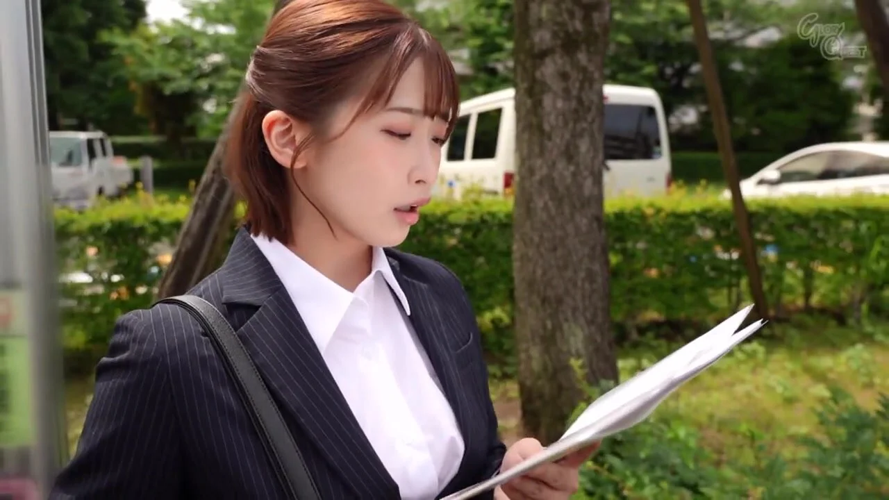 GVH-695 A Date With A Sadistic Female Boss Where You...